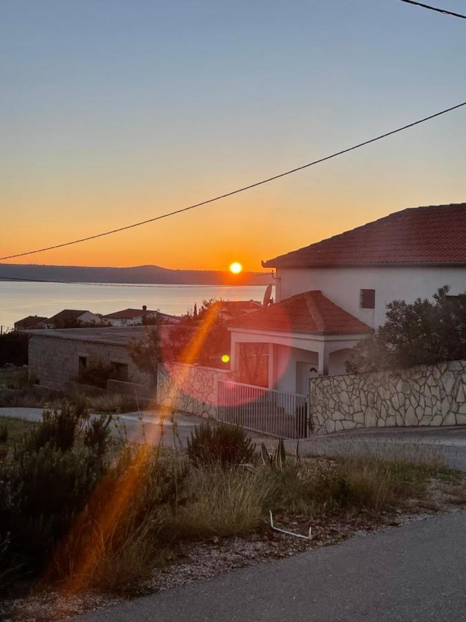 Apartments Frigan Maslenica Bagian luar foto