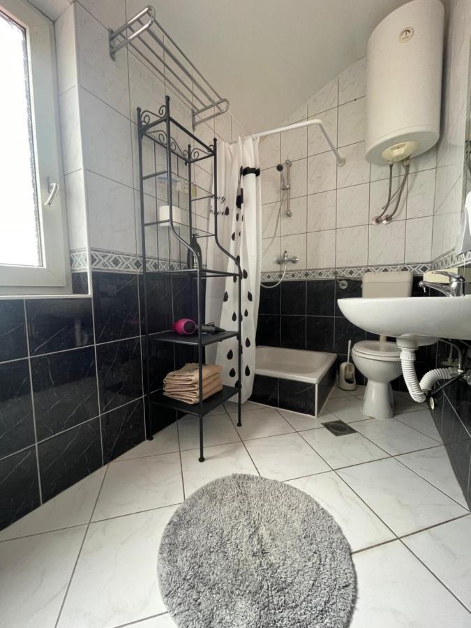 Apartments Frigan Maslenica Bagian luar foto
