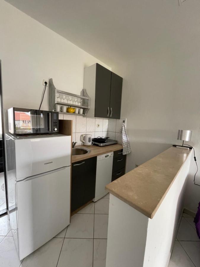 Apartments Frigan Maslenica Bagian luar foto