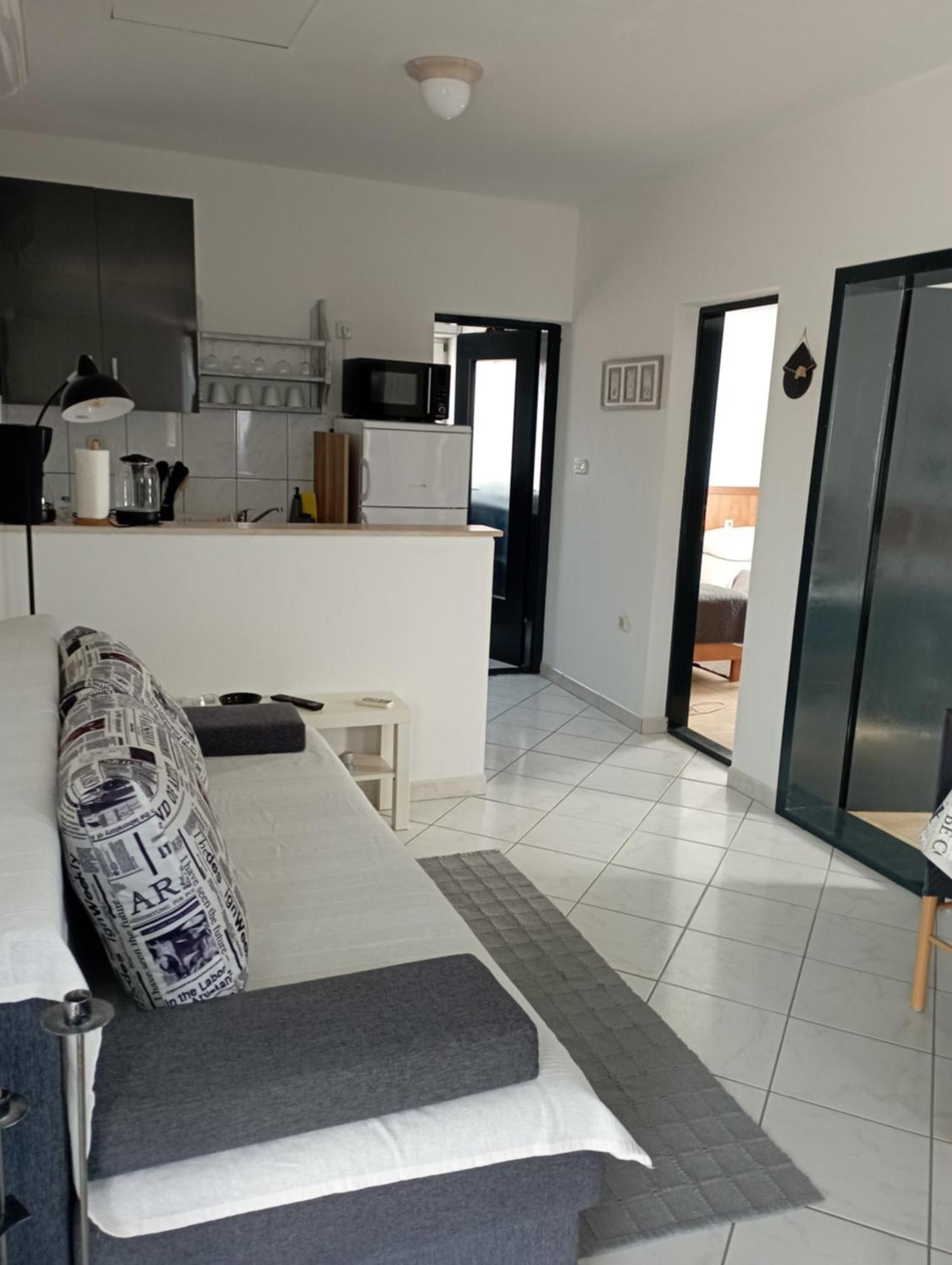 Apartments Frigan Maslenica Bagian luar foto