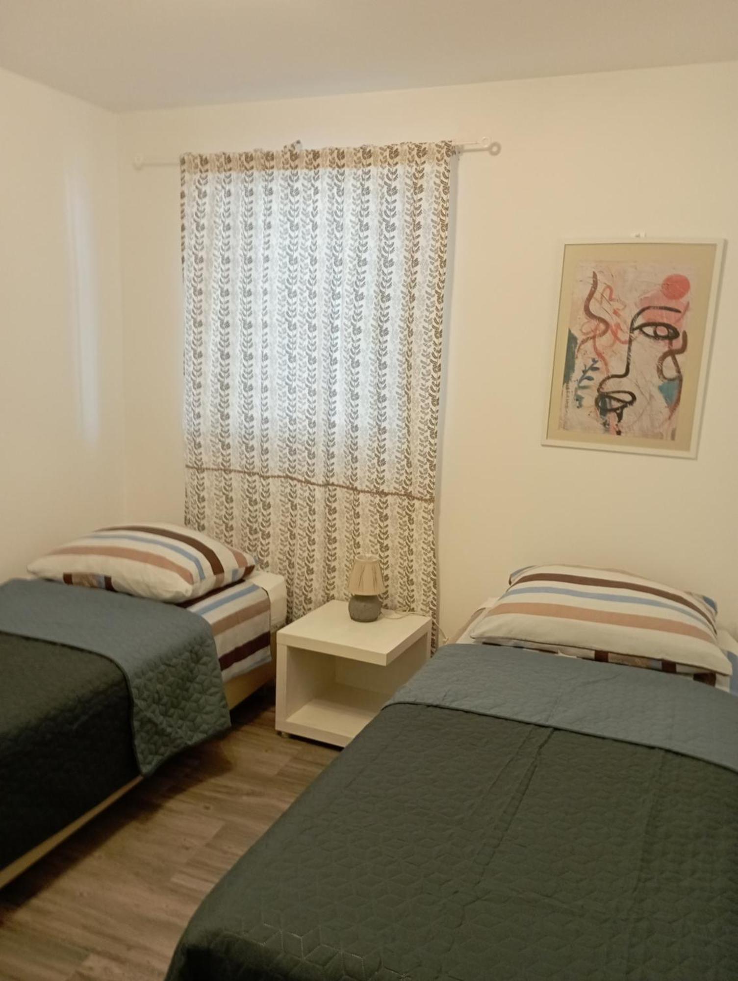 Apartments Frigan Maslenica Bagian luar foto