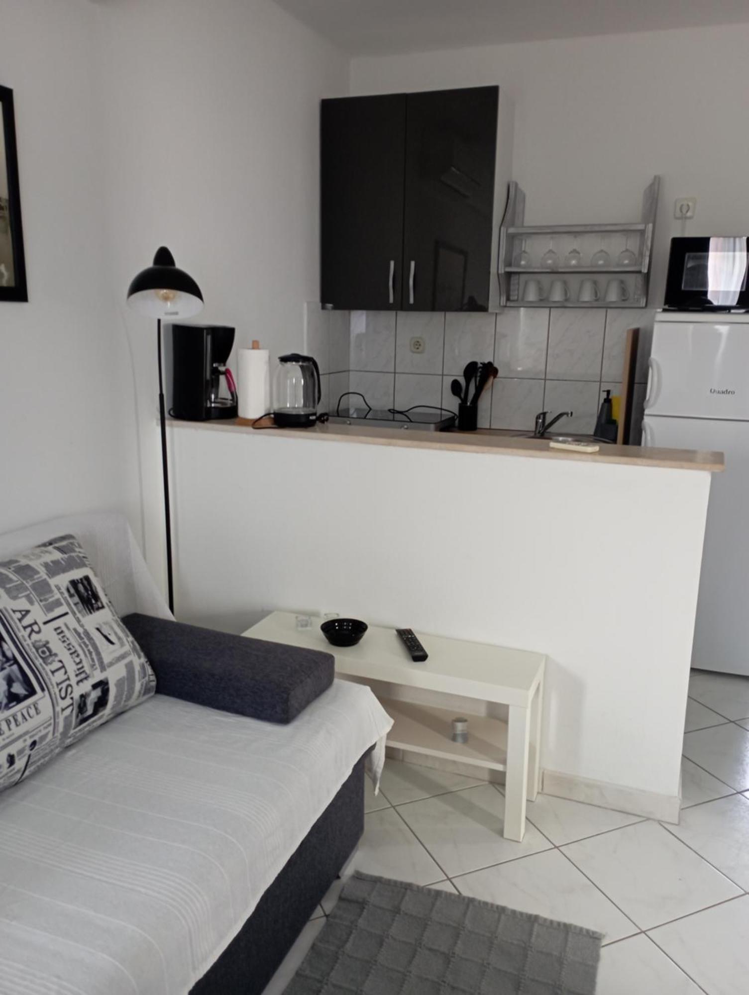 Apartments Frigan Maslenica Bagian luar foto